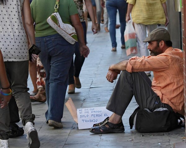 Estoy en la calle, necesito ayuda.